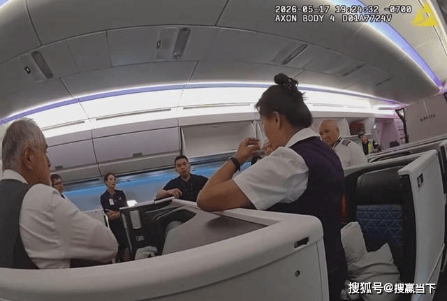 老年乘客闹航班改降 妻质疑服务标准