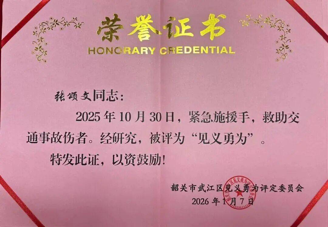 1天4个离谱瓜:国外生子、道歉、自曝双胎