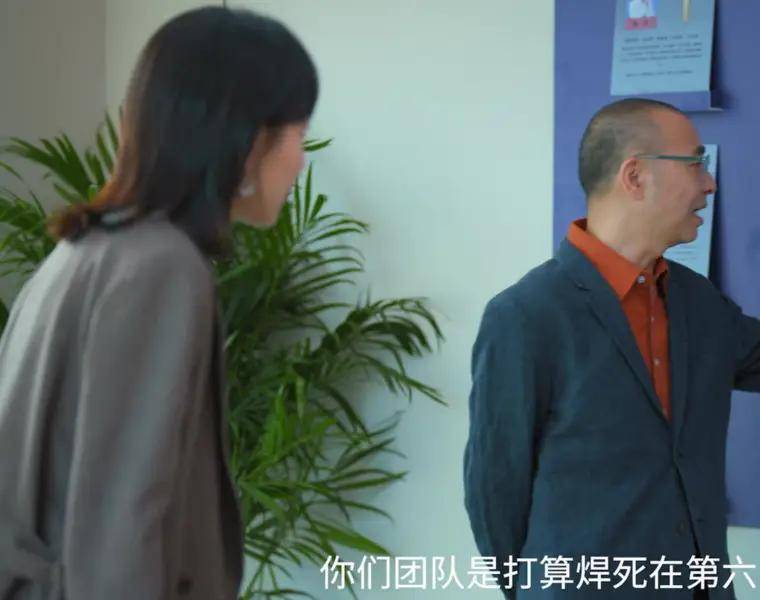 结婚2年出轨1年,离婚10年仍单身,如今又跟郭京飞被全网嘲