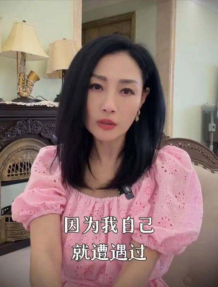 女星自曝不当要求:55岁仍被逼建立私人关系,娱乐行业乱象何时休?