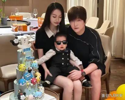 网红白冰聊天记录曝光引热议