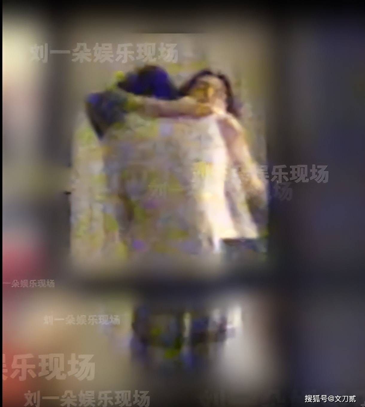 女顶流卧室甜蜜拥吻被拍!男友身份曝光