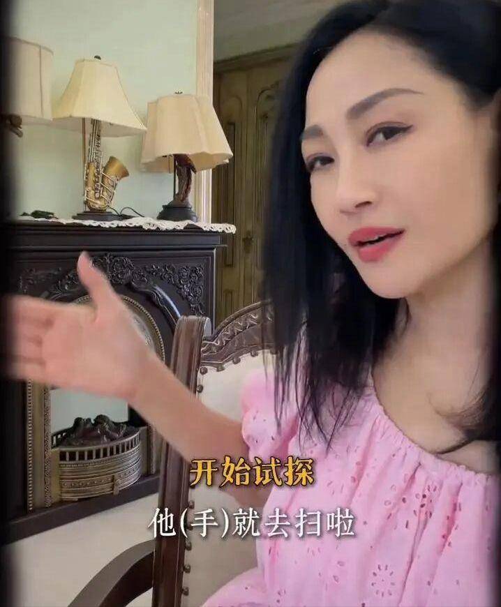 女星自曝不当要求:55岁仍被逼建立私人关系,娱乐行业乱象何时休?
