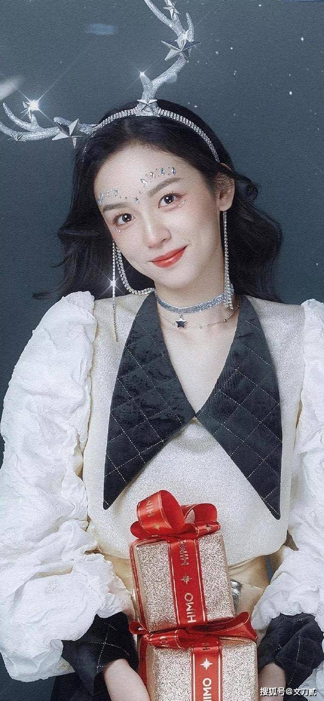 女顶流卧室甜蜜拥吻被拍!男友身份曝光