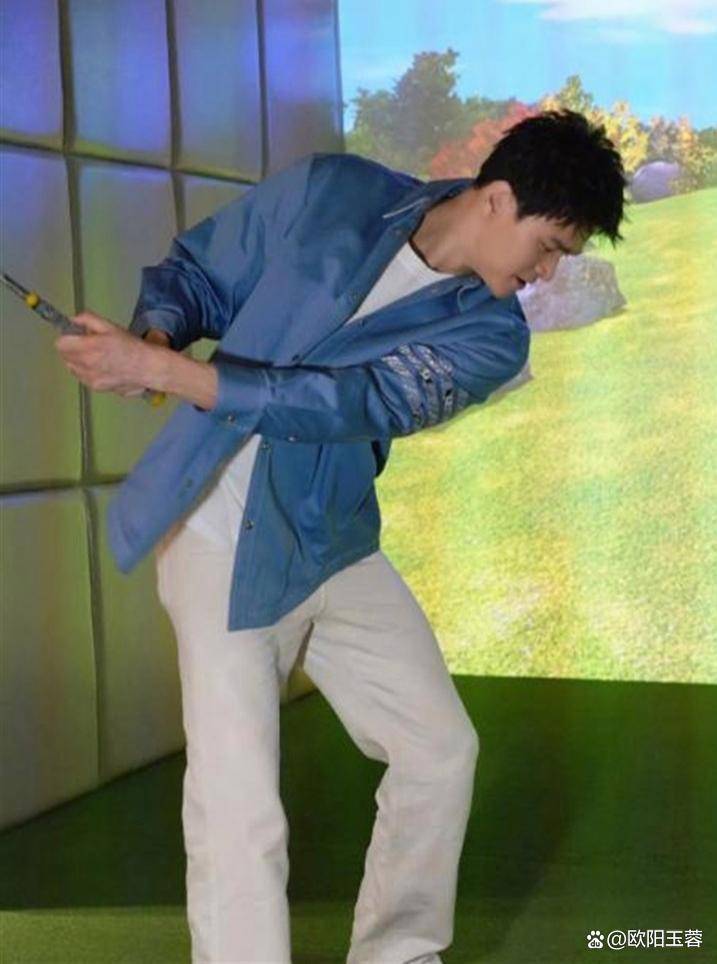 孙杨代言翻车:望远镜拿反,百万广告成笑柄