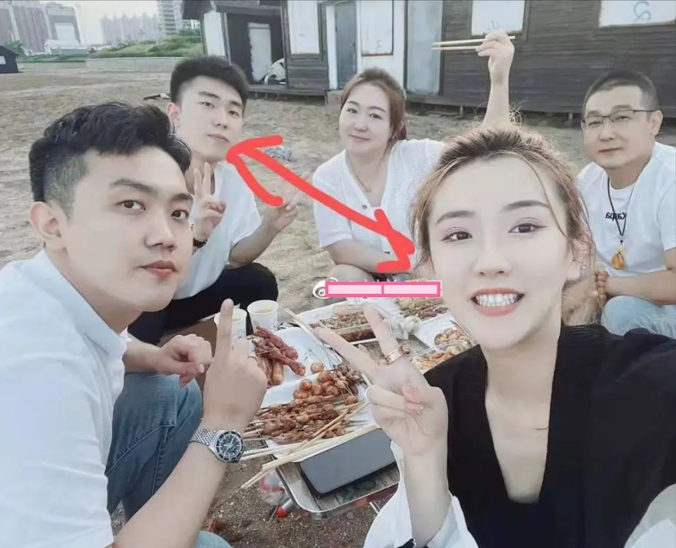 百万网红家暴反转:出轨堂弟,老公痛哭