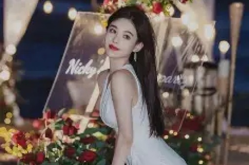 网红狗头萝莉否认出轨 原生家庭影响引热议