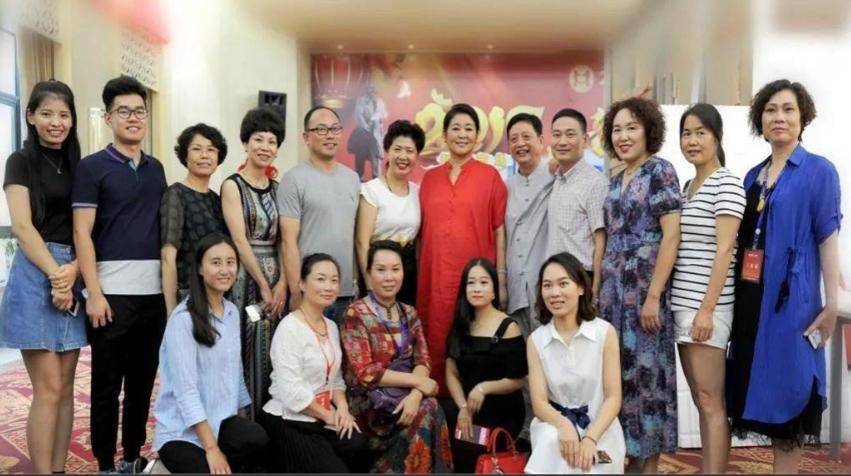 倪萍屡错,名利难救