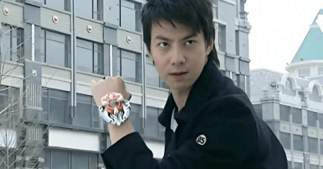 空姐女友怒锤铠甲勇士演员：十年约炮家暴吸毒