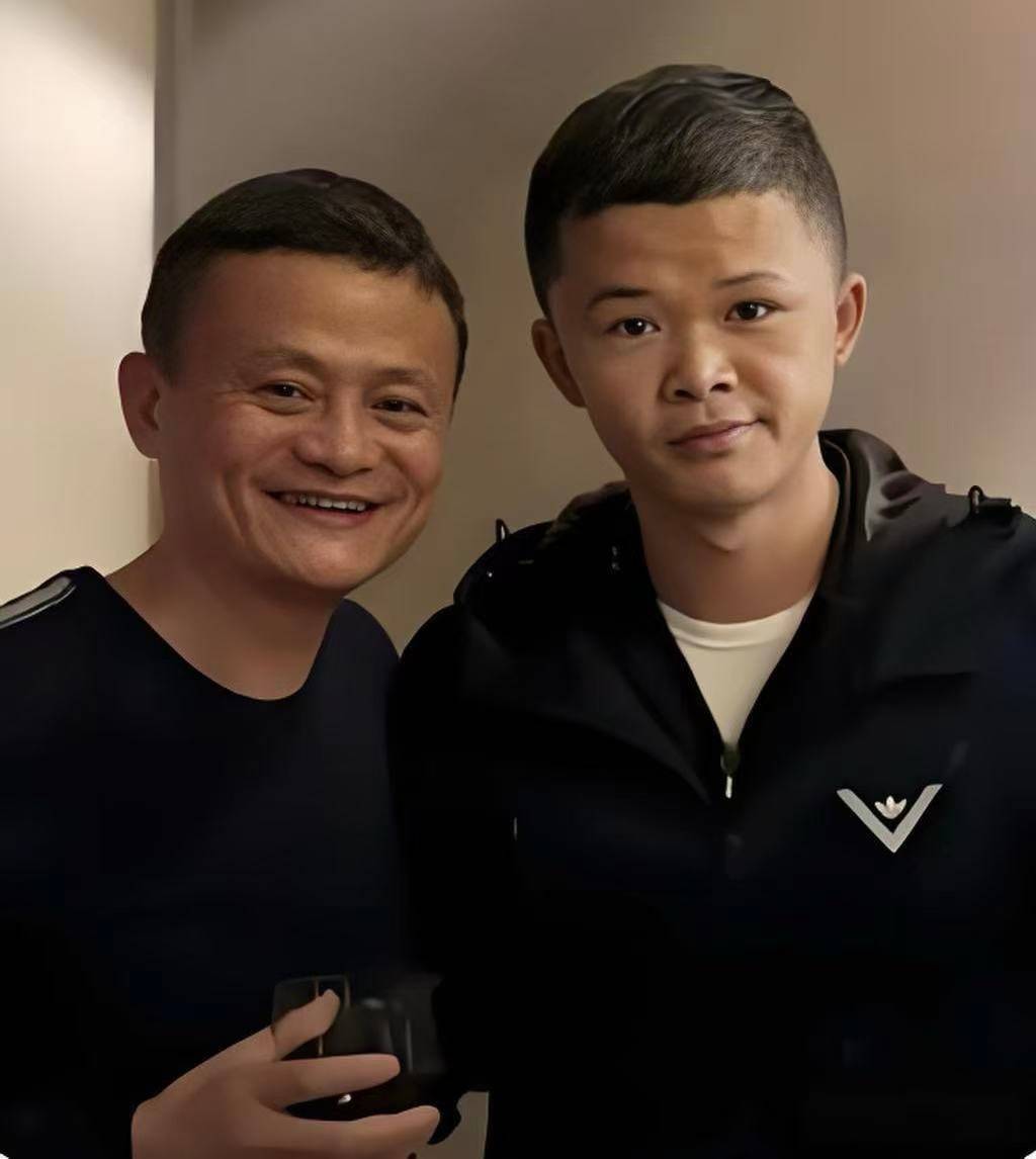 网红小范18岁当爸?女友怀双胞胎引热议