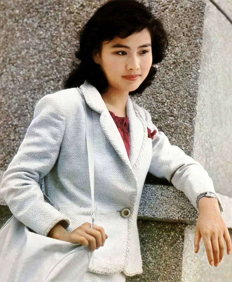 四位女星婚姻失败：出轨反咬、含恨而终，令人唏嘘