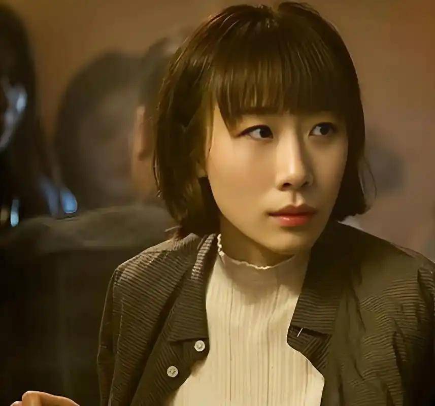 结婚2年出轨1年,离婚10年仍单身,如今又跟郭京飞被全网嘲