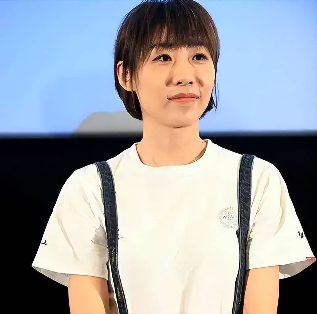 结婚2年出轨1年,离婚10年仍单身,如今又跟郭京飞被全网嘲