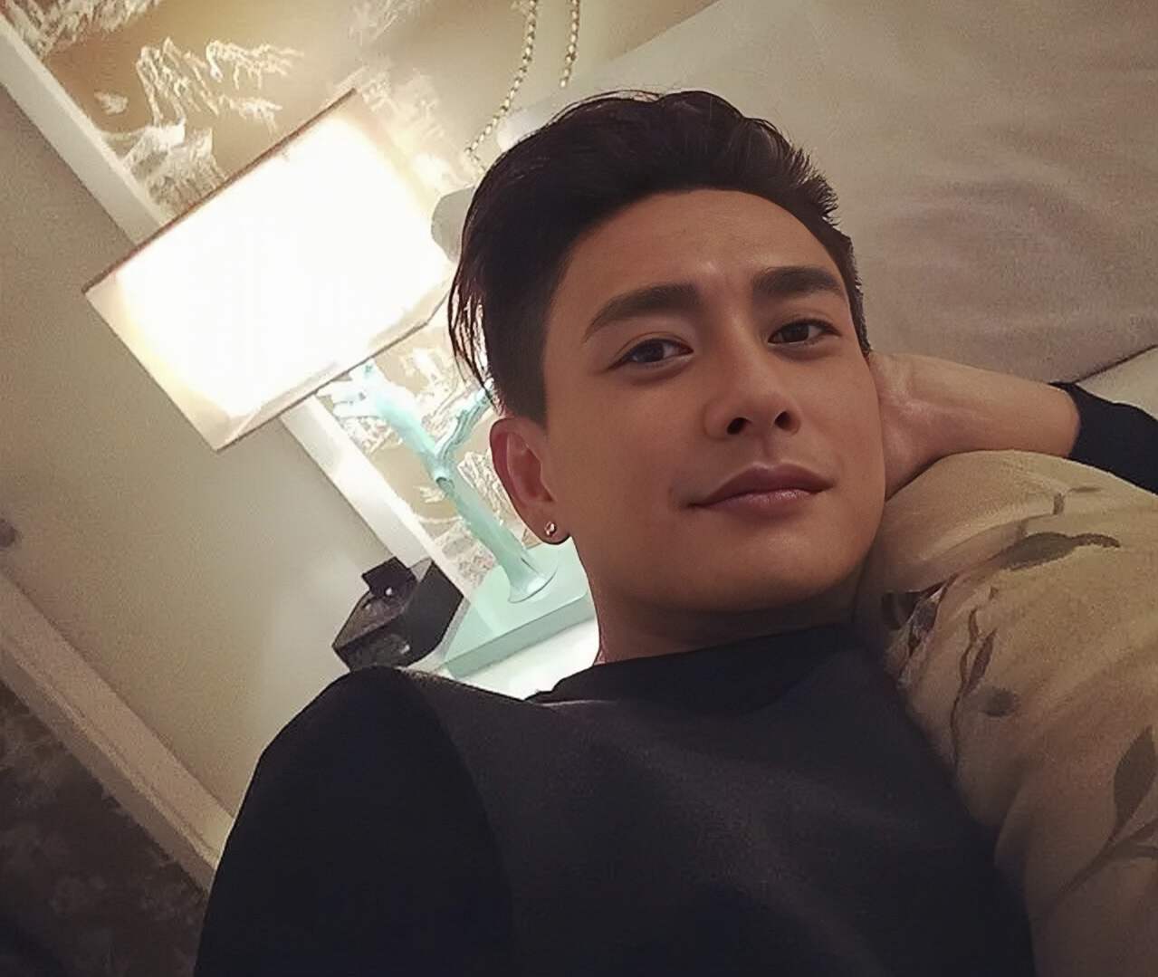 香港男星因父母离婚拒婚,离世前花光积蓄