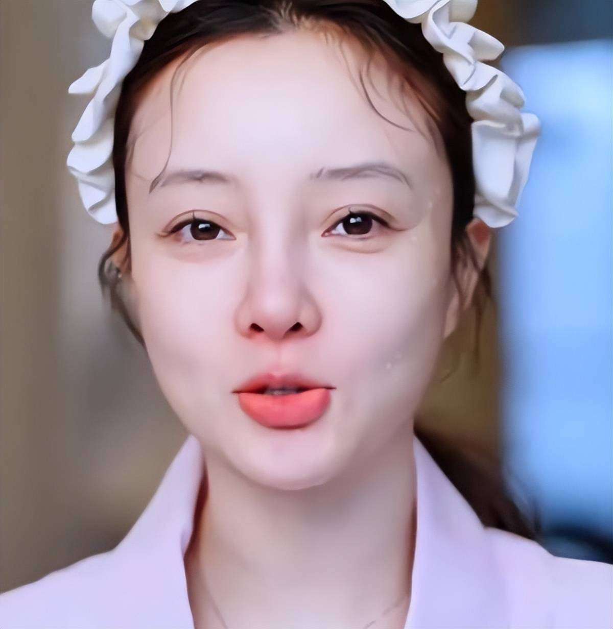 李小璐素颜带娃逛超市,生活状态引热议