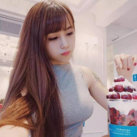 夏美早年曝个人照 逆袭女网红陷风波