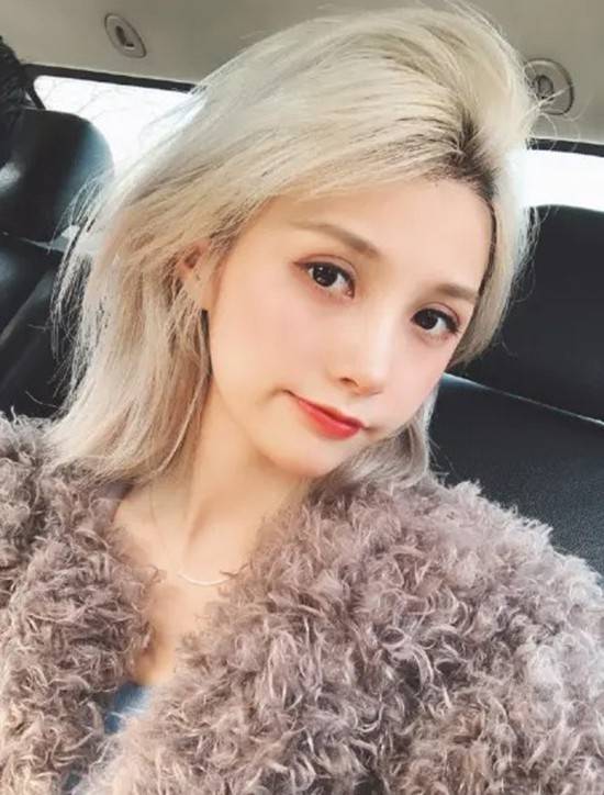 夏美早年曝个人照 逆袭女网红陷风波