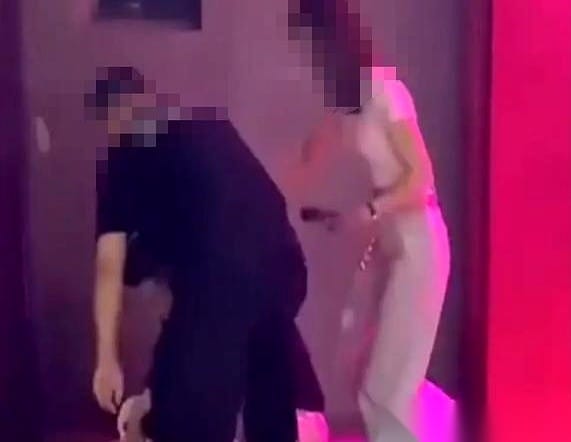 河南男子酒吧一脚飞踹，赔了一万七：冲动是魔鬼真没说错