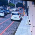 辛苦养家的货车司机，回家撞见这一幕，全网都沉默了